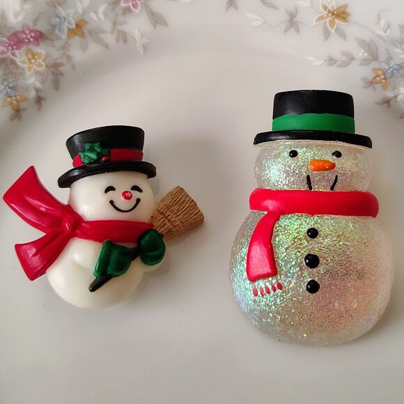 Lot of 2 Hallmark Christmas Brooch Pin Iridescent & Broom Snowman Set - Picture 8 of 8